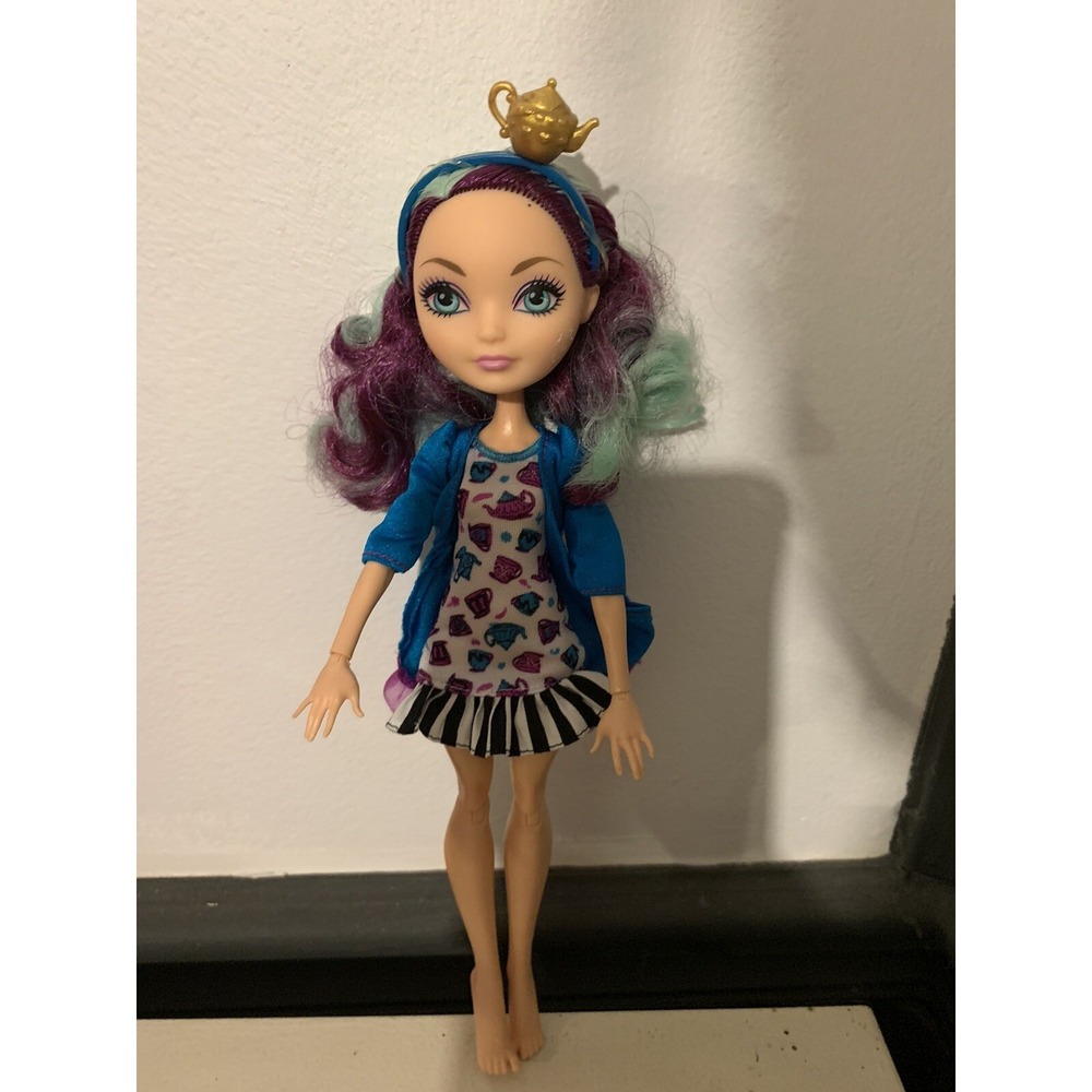 Ever After High Madeline Hatter Getting Fairest Nightgown Headband